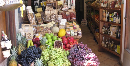 Ein Lebensmittelladen in der Toscana in Italien - etwas für Genießer.