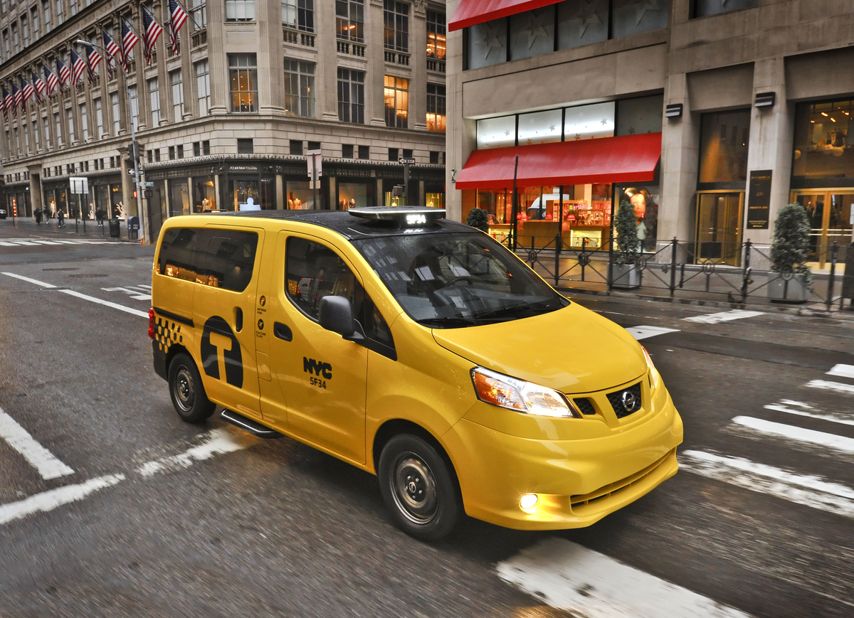 Die Taxikommission von New York setzt ab sofort auf Nissans neues Taxi. Ford ist aus dem Rennen.