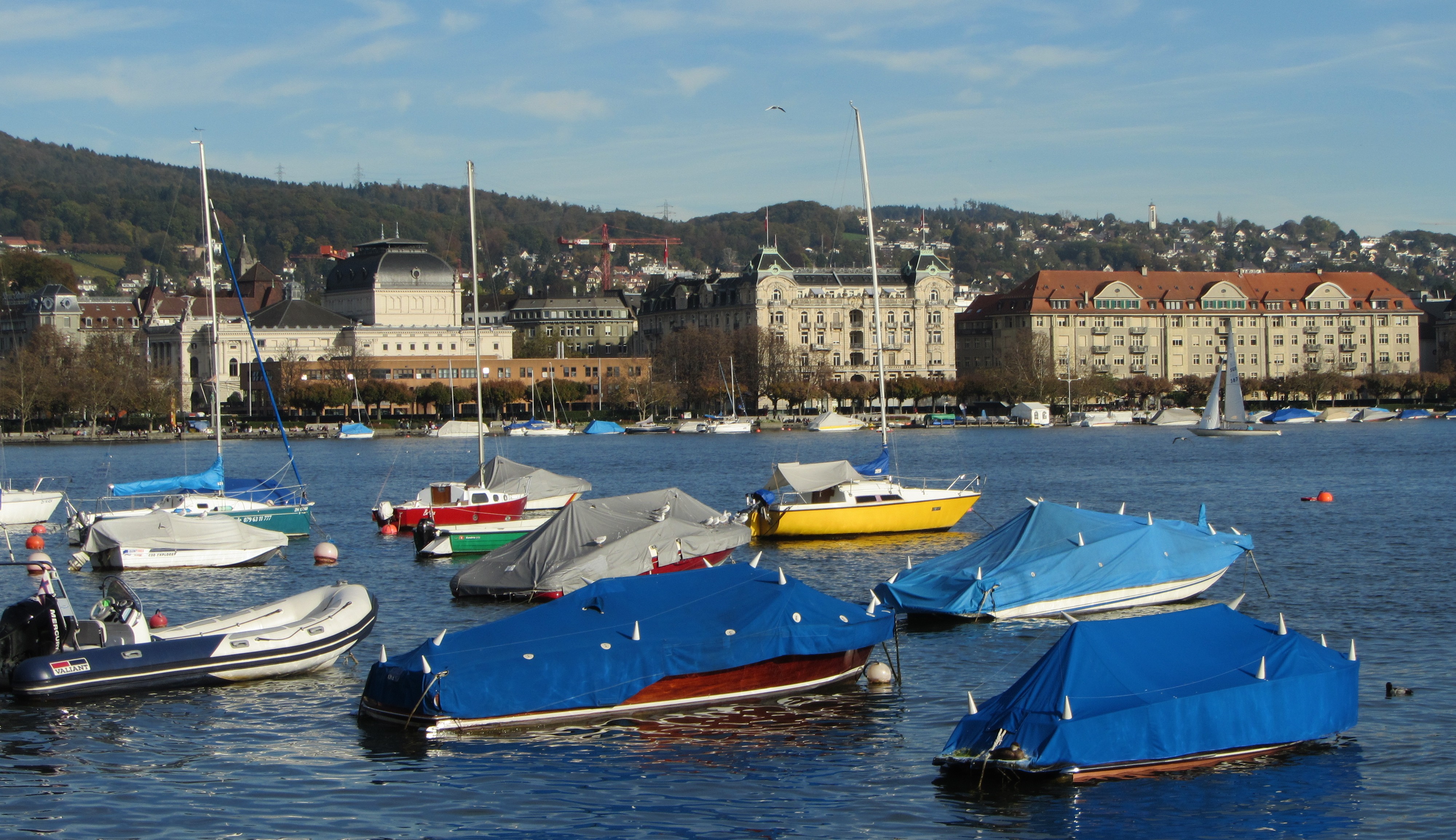 Die Schweiz ist schön. Hier Zürich am Zürichsee.