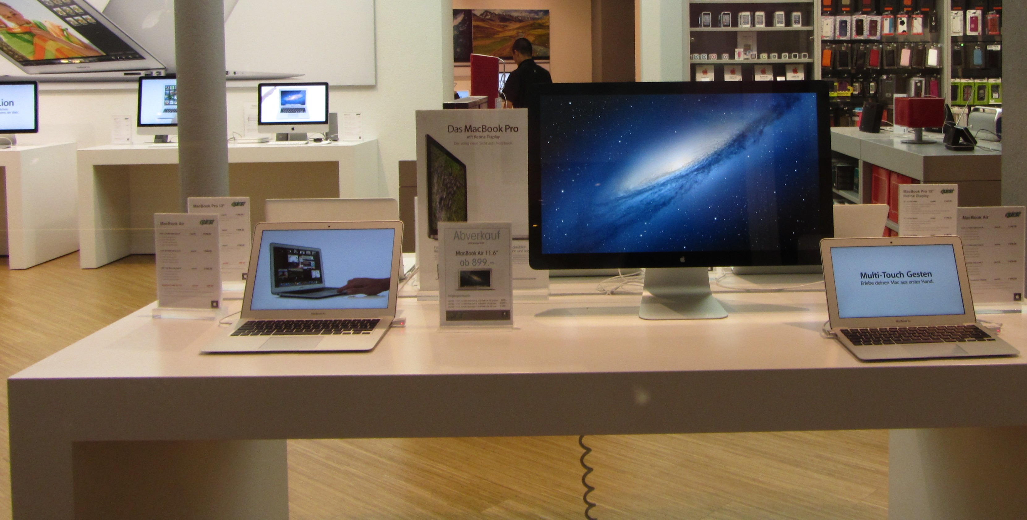 Der Apple-Store Nähe der exklusiven Bahnhofstraße in Zürich in der Schweiz.