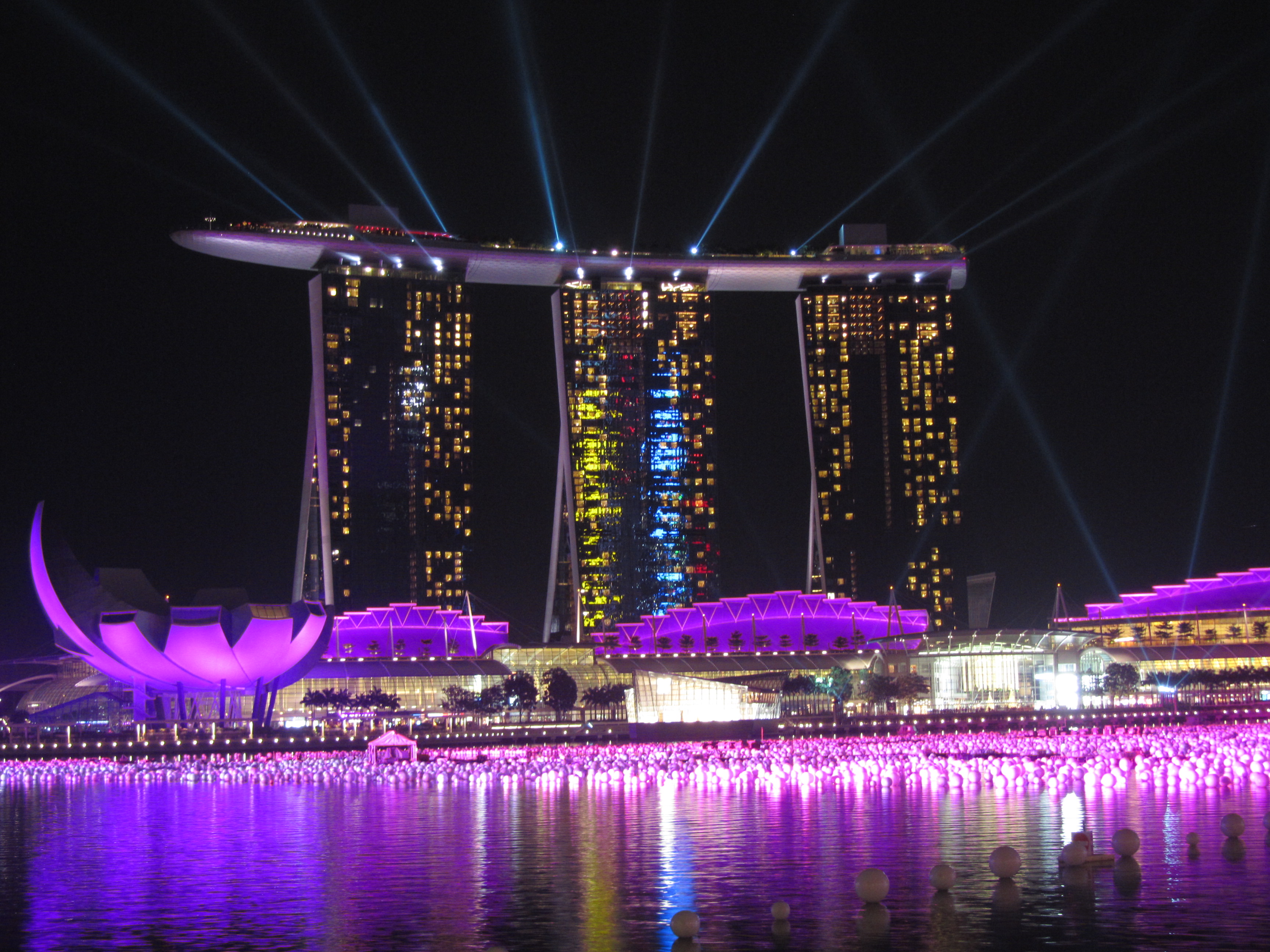 Singapore zu Silvester rund ums Hotel Marina Bay Singapore Lasershow