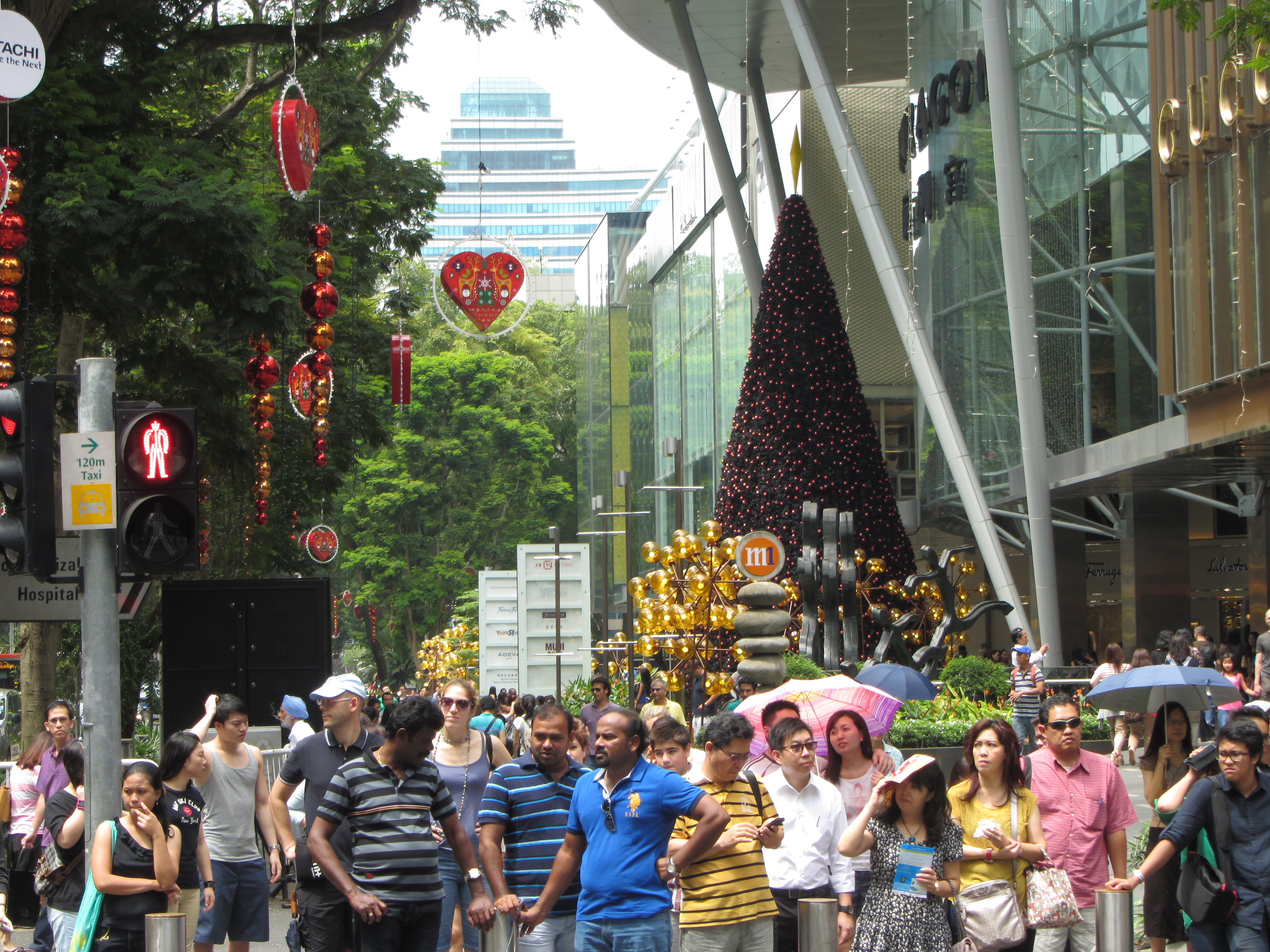 Weihnachten auf der berühmten Orachard Road in Singapur: Von Luxus bis zur billigen Elektronik.