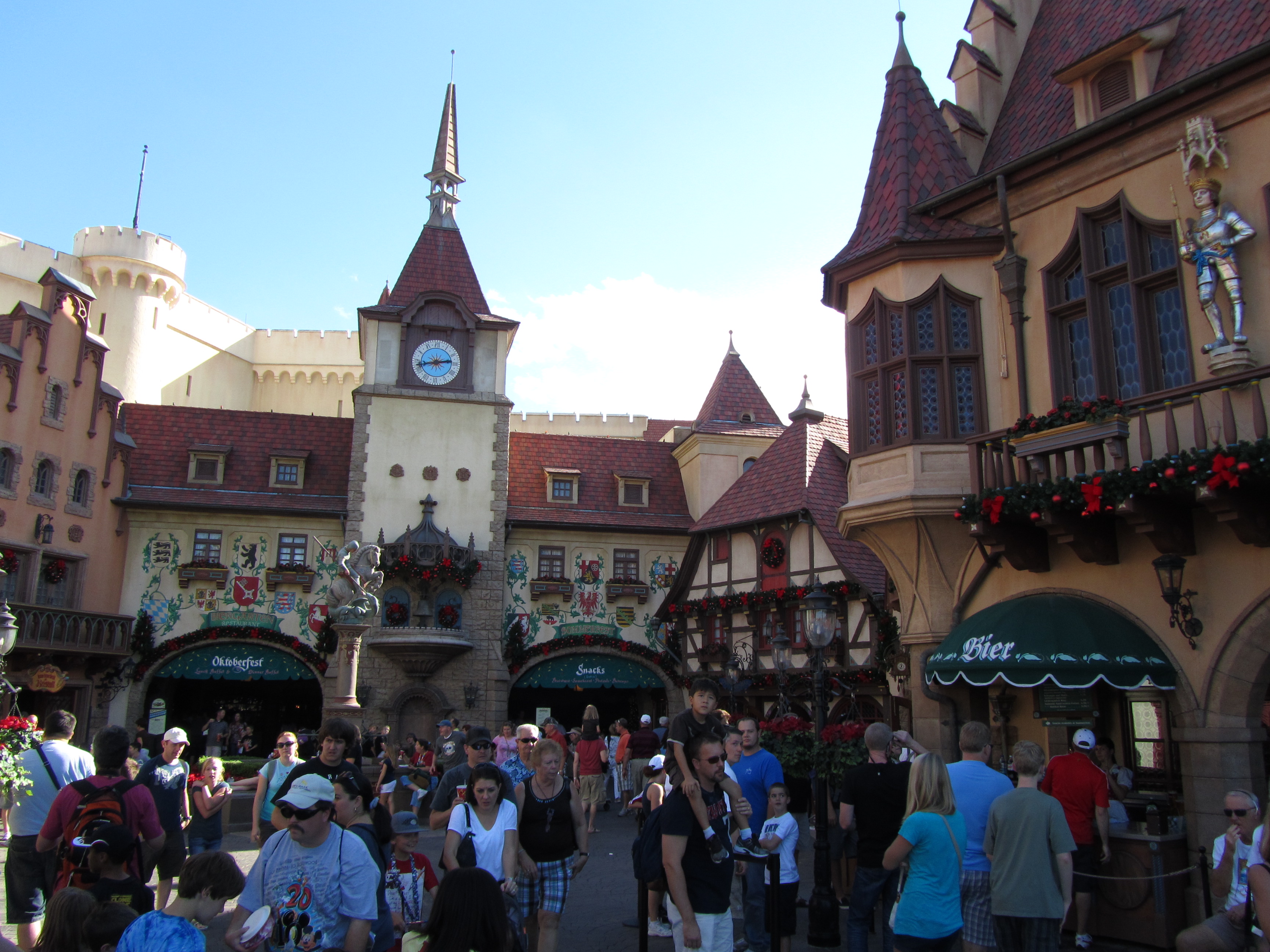 Disney-Parks - ein Spass für Jung und Alt: Unter zehn Stunden am Tag kommt fast keiner wieder raus. Hier der 1982 von Disney eröffnete Epcot Theme Park in Orlando, Florida.