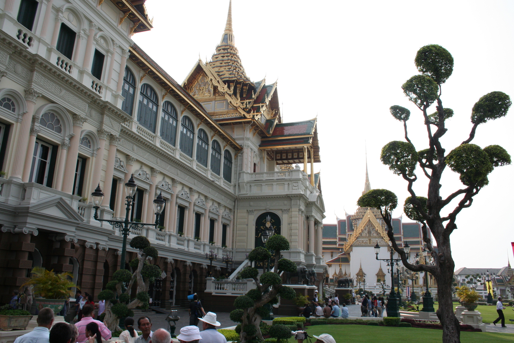 In Thailand ist nicht alles Gold was glänzt. Hier der bei Touristen beliebte alte Königspalast in Bangkok.