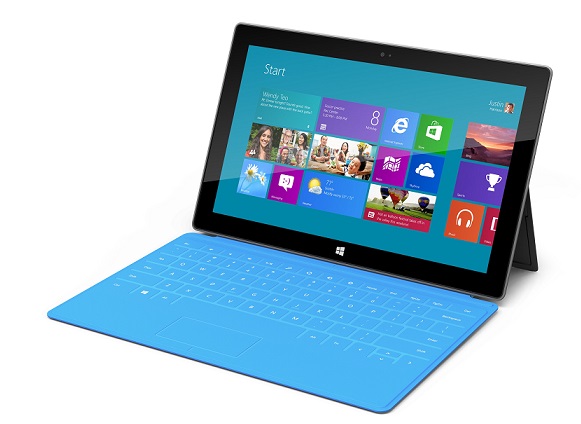 Hotmail wird jetzt Outlook. Immer mehr rufen ihre E-Mails auch von Tablet-PCs - hier das Surface von Microsoft - ab.