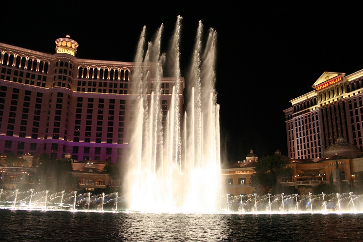 Eine neue Studie sorgt für Diskussionen rund um die neue amerikanische Krankenversicherung. Im Foto zu sehen: Die berühmten Hotels von Las Vegas, Bellagio soie Caesars Palace.