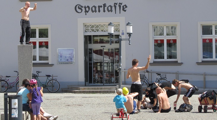 Deutschland glänzt mit niedriger Jugendarbeitslosigkeit, in Griechenland oder Portugal leiden 60 Prozent der Jugendlichen unter Joblosigkeit.