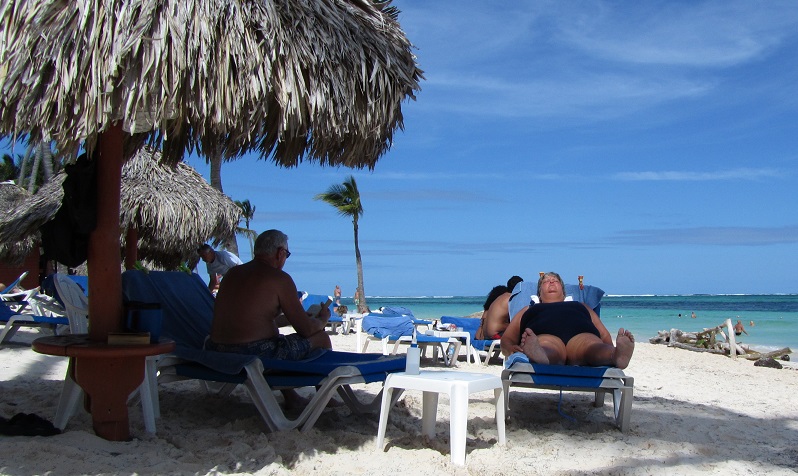 Beliebt: Pauschalurlaub in der Dominikanischen Rebublik. Gerade wenn es in Europa kühl wird, zieht es viele im Herbst dorthin. Nachteil: Ab Oktober kann das Wetter auch hier sehr wechselhaft sein - von Sonne bis Sturm und Regenschauer.