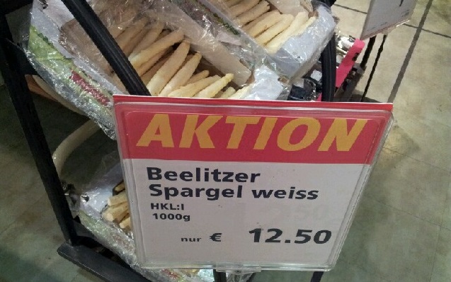Auf Grund des schlechten Wetters kostete Anfang Mai deutscher Spargel noch um die 12 Euro pro Kilogramm, in Frankfurt sogar bis 20 Euro. Jetzt gibt es ihn bereits für sechs Euro.