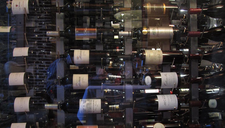 Nicht überall glänzt die Gastronomie mit Top-Leistungen wie hier ein Restaurant in Südafrika mit seinen erlesenen Weinen.