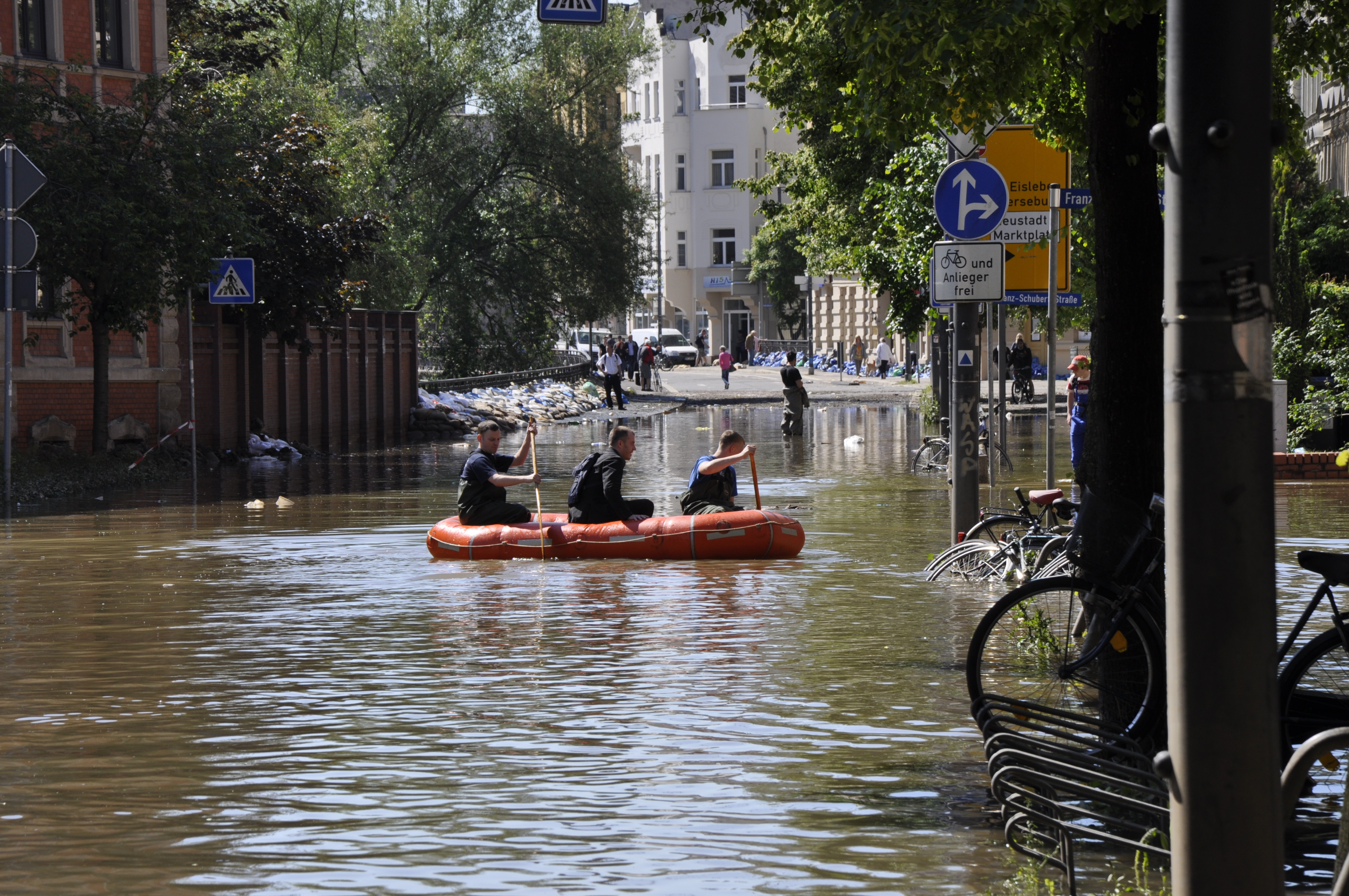 Wenn die Flut kommt drohen teure Schäden an Haus und Flur.