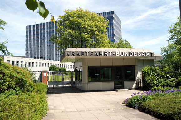 Zum Kraftfahrt-Bundesamt in Flensburg gehört das Verkehrszentralregister, hier werden alle Straf-Punkte der Verkehrssünder verwaletet.