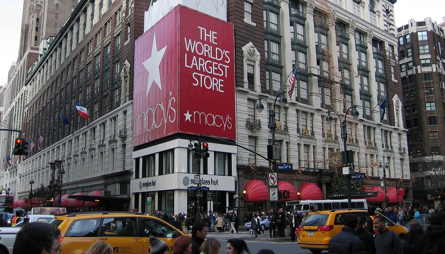 Macy's in New York bezeichnet sich selbst als einer der größten weltweiten Stores.