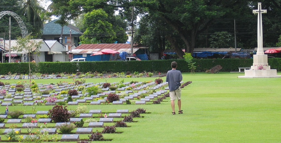Gräber des Zweiten Weltkriegs. Millionen sind gestorben. Kennedy und die Sowjetunion wollten in den 1960er Jahren einen Dritten Weltkrieg verhindern.
