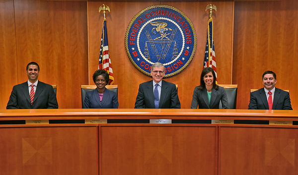 Herbe Niederlage der FCC im Kampf für ein freies Internet. Hier die Kommissions-Mitglieder links nach rechts: Ajit Pai, Mignon Clyburn, Chairman Tom Wheeler, Jessica Rosenworcel, Michael O’Rielly.