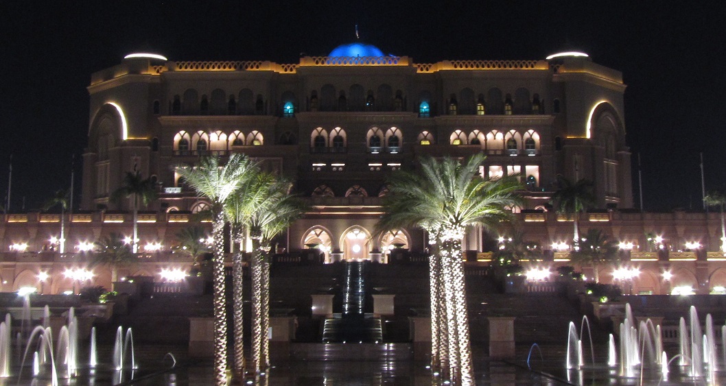 Palast erbaut von Milliardären: Das 7-Sterne-Luxus-Hotel und Privat-Wohnhaus der Scheichs der Vereinigten Arabischen Emiraten in Abu Dhabi: Emirates Palace.