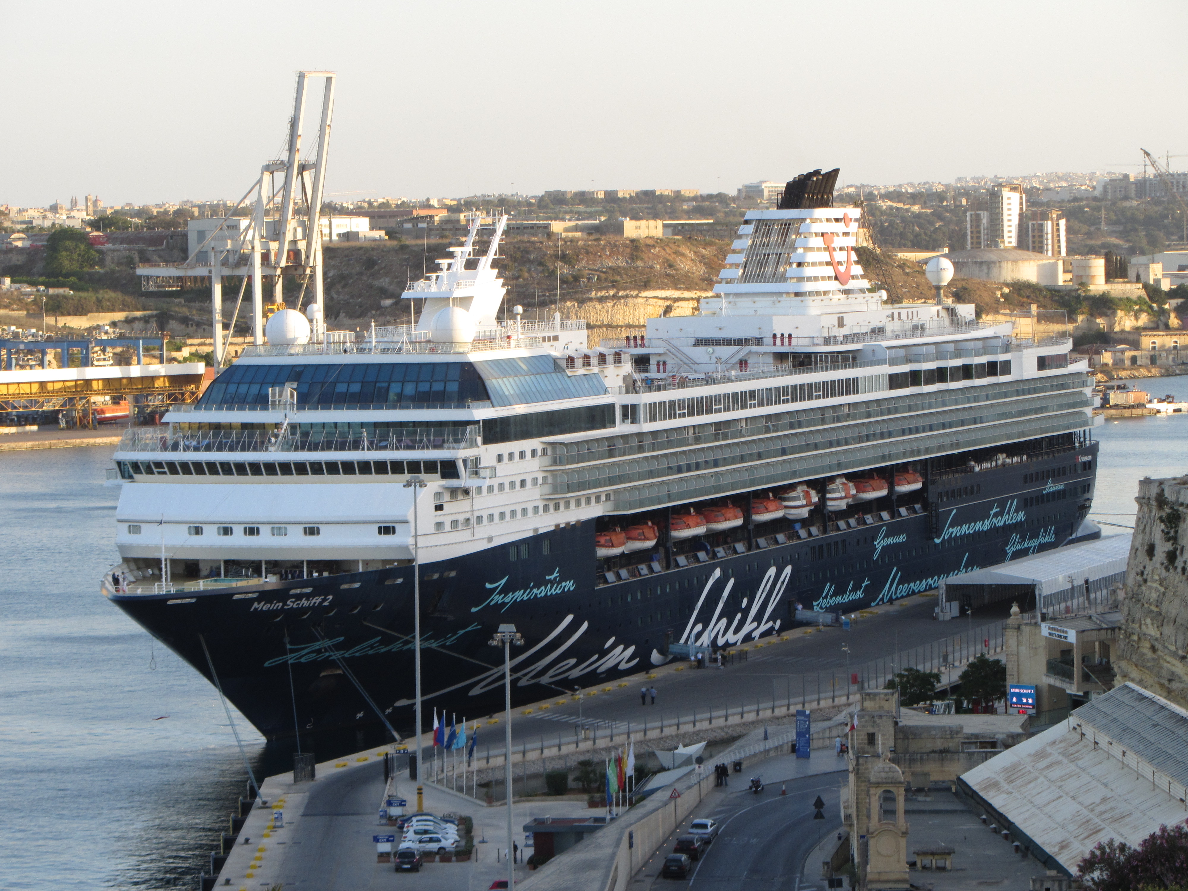 TUI-Schiff in Malta.