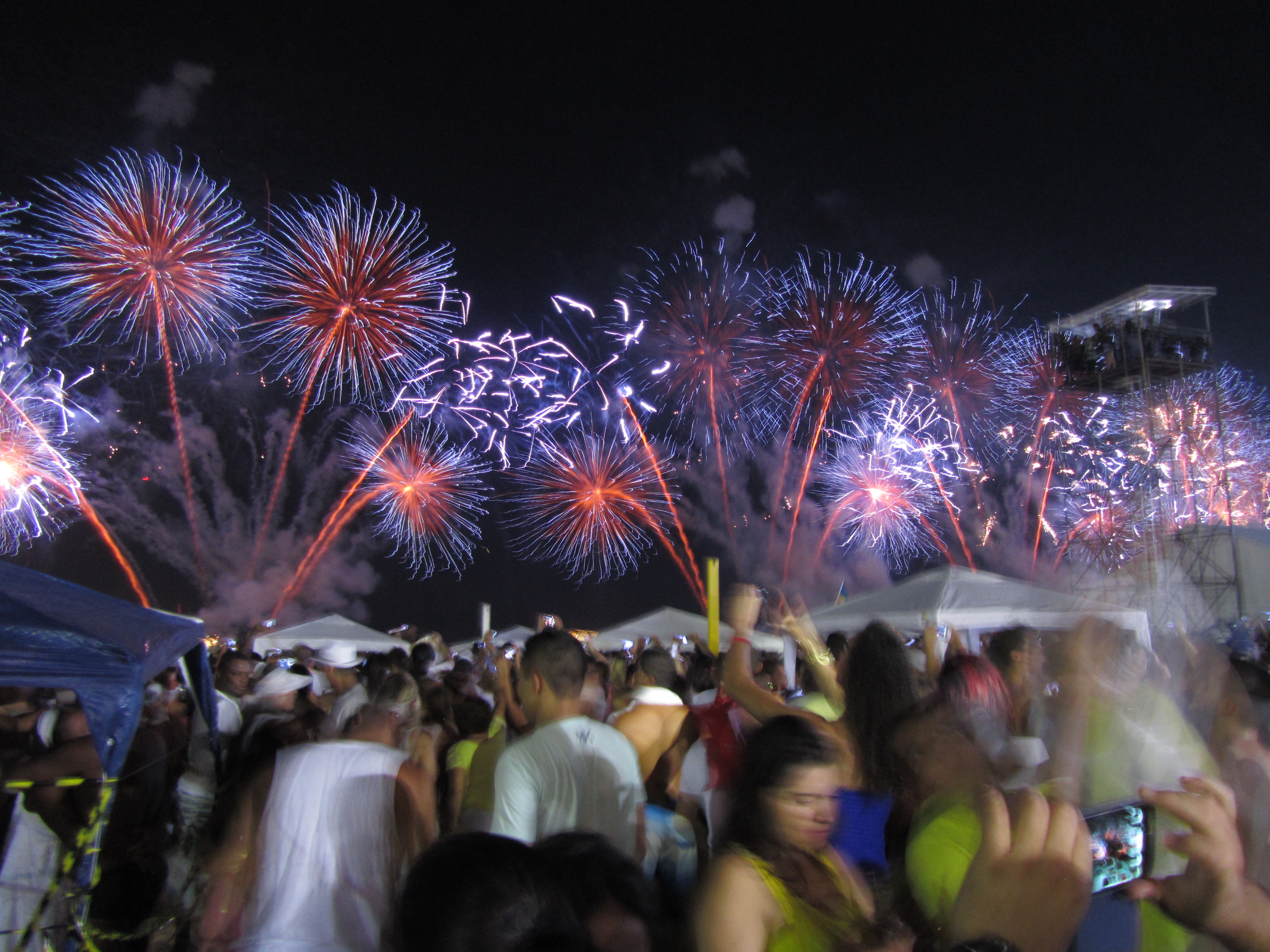 Berühmt: Das Neujahrs-Feuerwerk an der Copacabana in Rio de Janeiro.