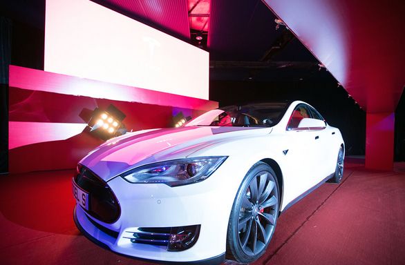 Das Tesl Model S: Hier auf einer erstmaligen Präsentation in Hong Kong Ende Juli 2014.