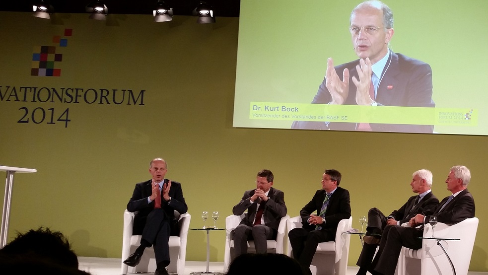 Foto von links: Dr. Kurt Bock (Vorsitzender des Vorstandes der BASF SE), Dr. Michael Kaschke (Vorsitzender des Vorstandes Carl Zeiss AG), Gabar Steingart (Herausgeber Handelsblatt), Matthias Müller (Vorsitzender Vorstand Dr. Ing. h.c. F. Porsche AG), Michael Schmidt (Vorsitzender Vorstand BP Europa SE).