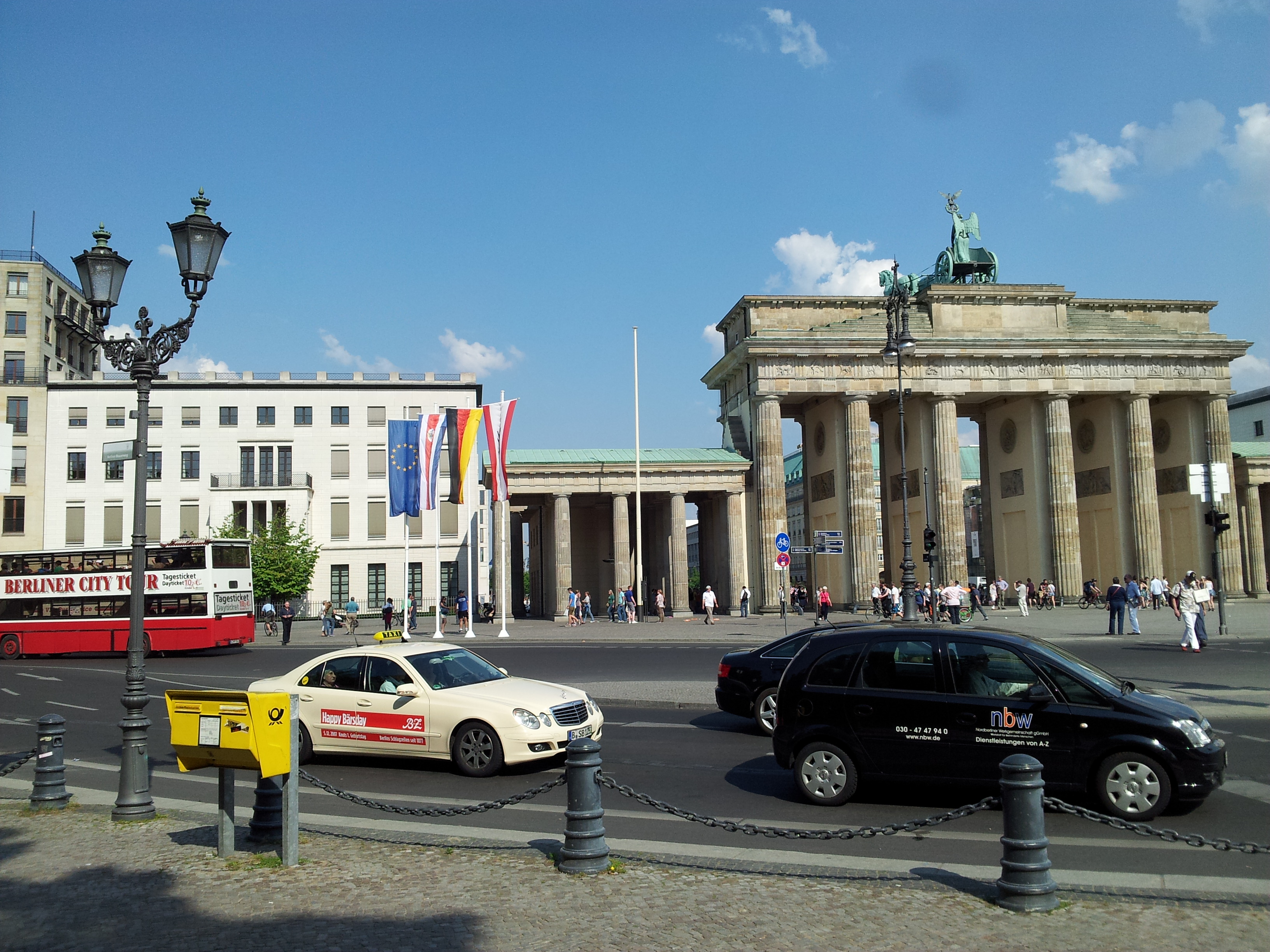 In Berlin fährt Uber jetzt Taxi.
