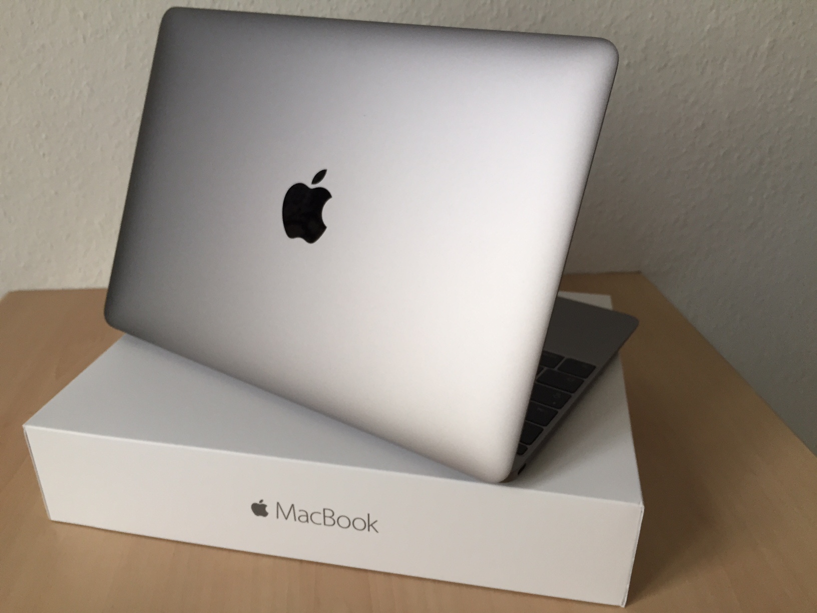 Schillernd, schön und teuer: das neue MacBook