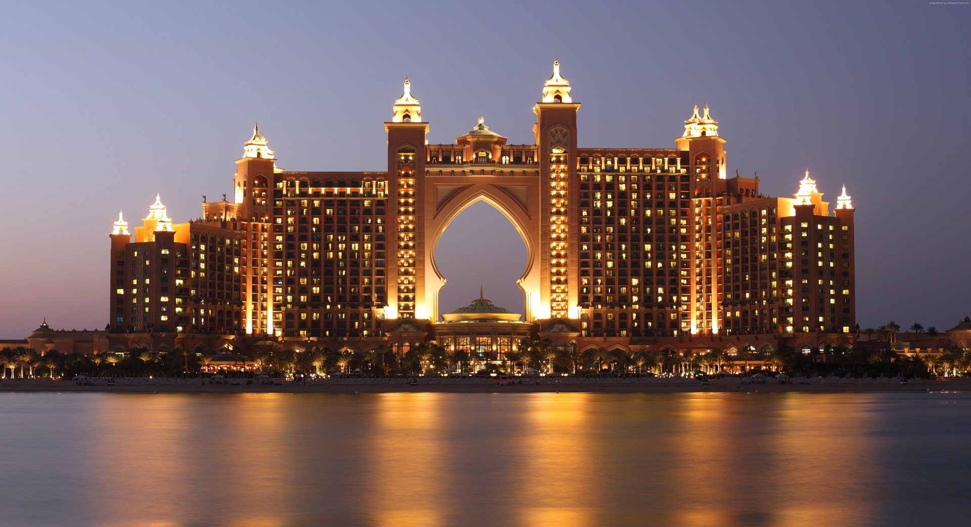 Ob Geschäftsreisende oder Privatkunden: Hotels werden von allen Schichten gebucht. Hier der riesige Hotelkomplex für Urlauber wie Geschäftsleute, das Atlantis auf der künstlichen Palm-Insel von Dubai.