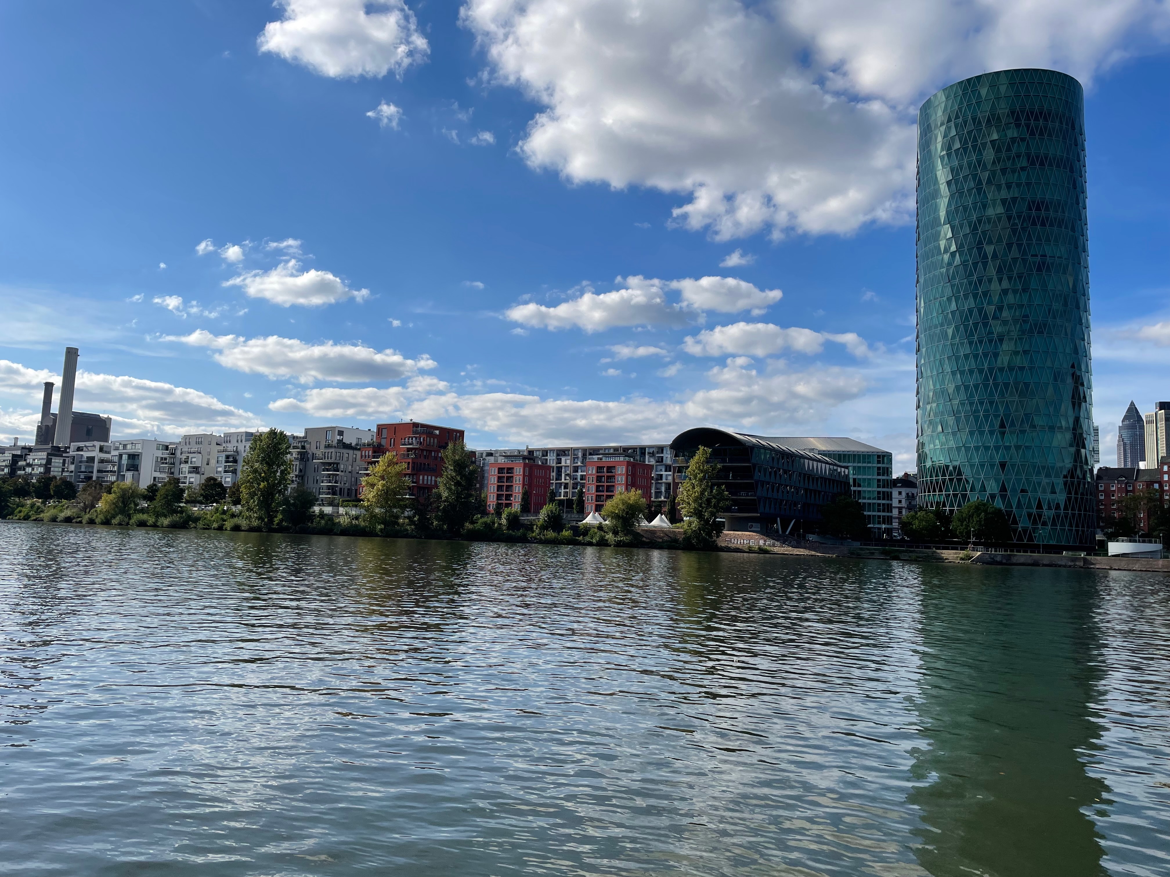 Frankfurt ist seit Jahrhunderten Deutschlands Stadt der Banker. Hier das Gutleutviertel direkt am Main. (Foto: NETZ-TRENDS)