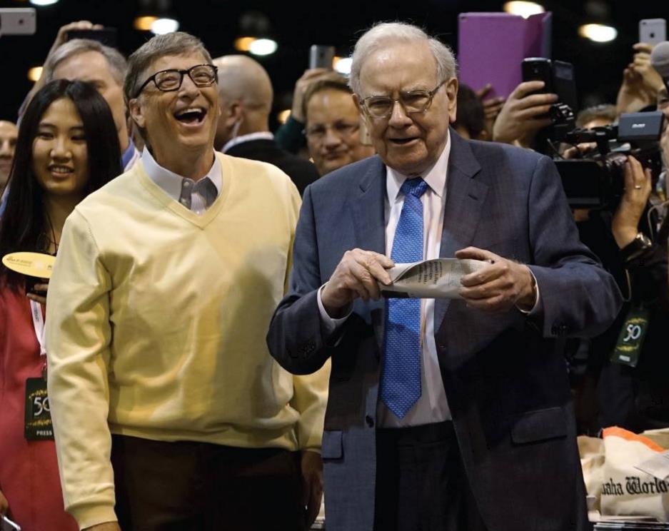 Bill Gates (links) mit Star-Investor Warren Buffet. Beide engagieren sich für eine bessere Welt seit Jahren und mit vielen Milliarden Euro.