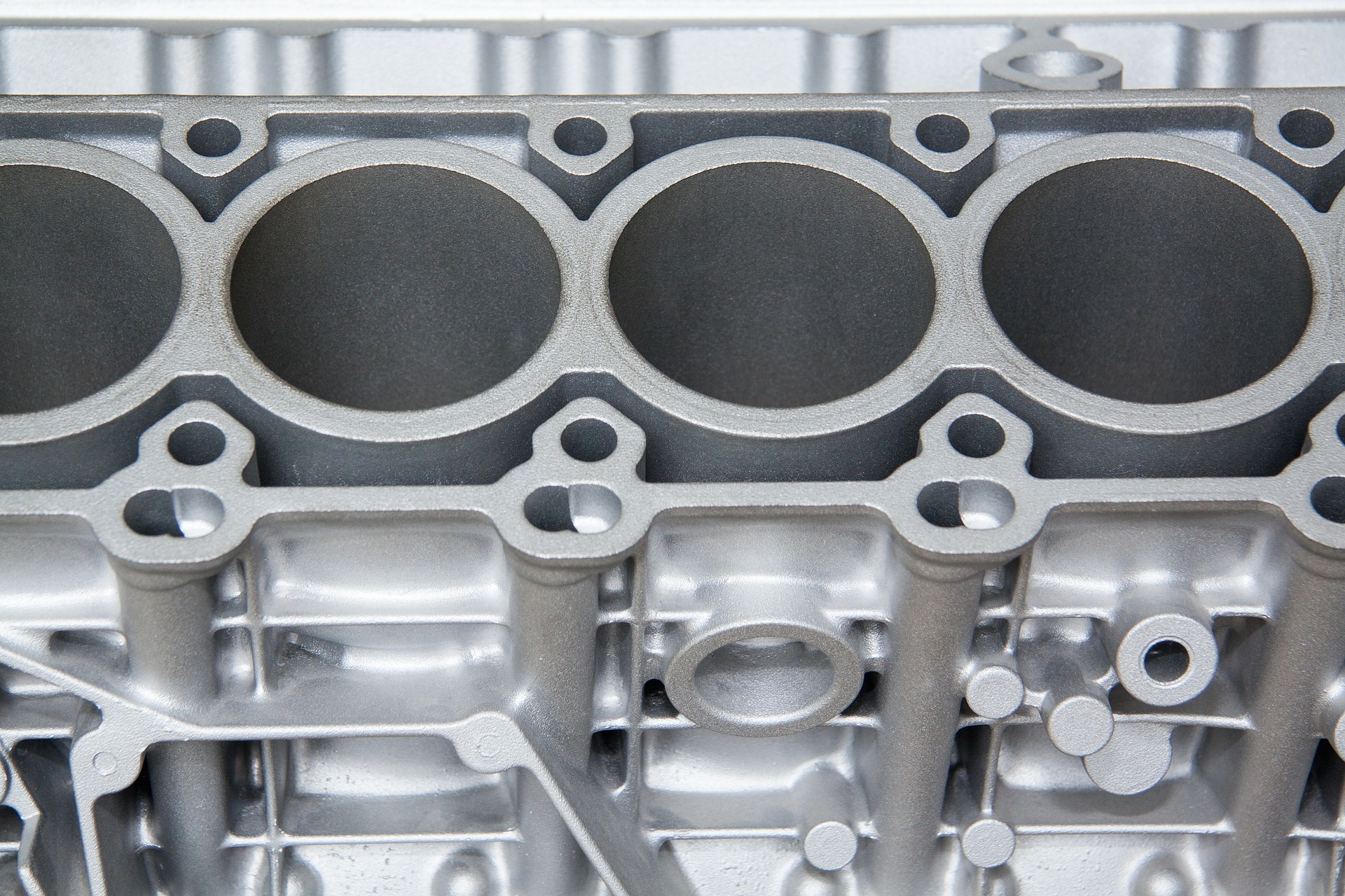 Leichtmetalle werden nicht nur für Karosserien benötigt, sondern auch - wie hier - für Kurbelwellen in Autos.