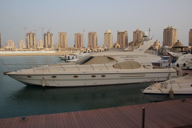 Jede Wohneinheit hat in diesem neuen Yachthaven in Katar einen eigenen Yacht-Liegeplatz. Katar ist das gasreichste Land der Welt, verfügt über einen Staatsfonds mit über 800 Milliarden US-Dollar.
