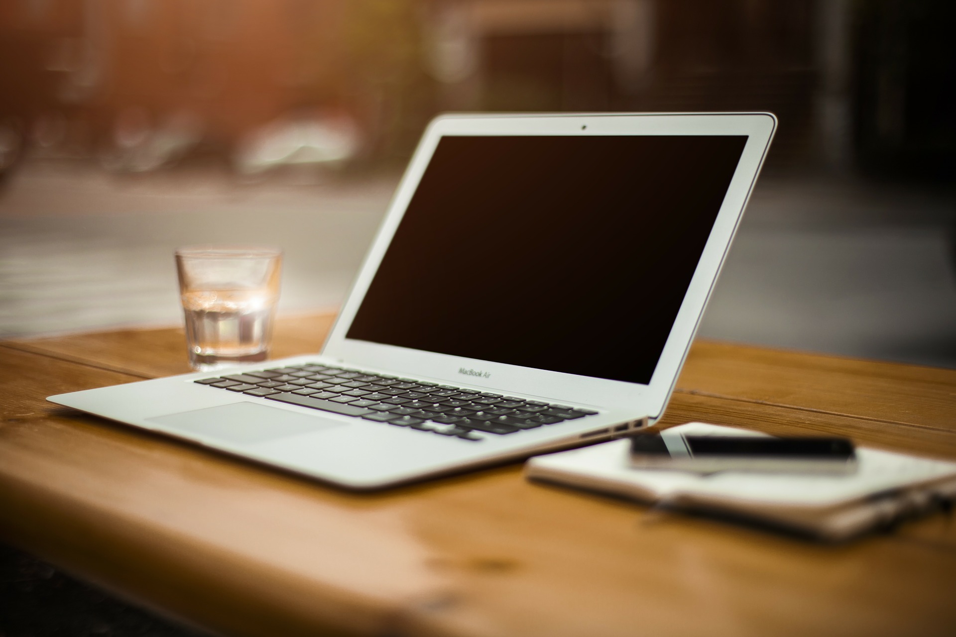 MacBook-Besitzer können unter bestimmten Umständen ein neues Ladekabel kostenlos bei Apple bestellen.