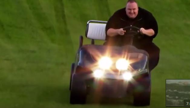 Kim Dotcom in Action auf seinem Parkgelände in Neuseeland. Hier aus einem Video von Spiegel TV vor drei Jahren.