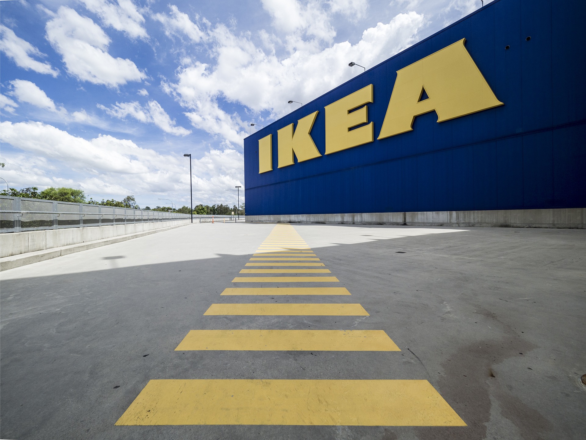 Ikea einigt sich in den USA auf hohe Schadensersatzzahlungen wegen umfallender Möbel. (Bild: pixabay.com / CC0 Public Domain)