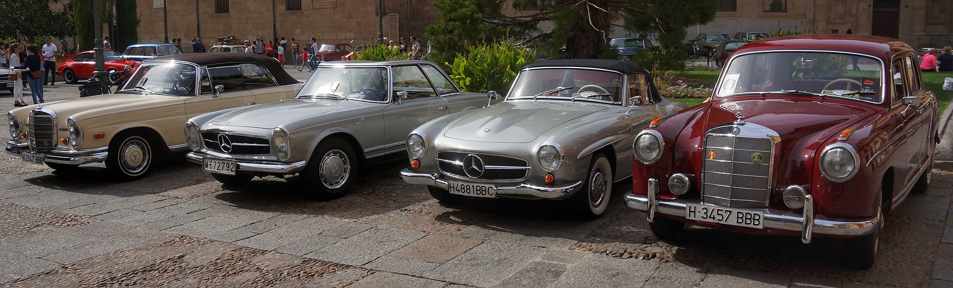 Mercedes-Benz gibt es als Marke schon über 100 Jahre und kann mit dem weltgrößten sozialen Netzwerk Facebook beim Markenwert locker mithalten. (Bild: pixabay.com / CC0 Creative Commons)