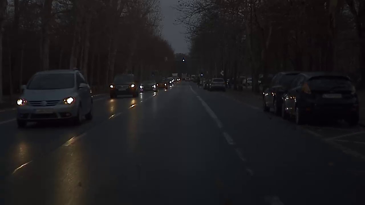 Auch bei schlechten Lichtverhältnissen leistet die Dashcam-Funktion von Tesla gute Dienste. Tesla Dashcam
