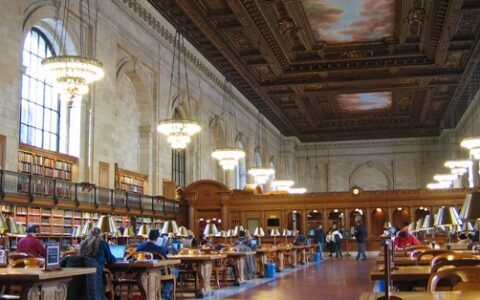 Wird die neue Leucht-Folie Lampen künftig überflüssig machen - gerade in großen Räumen? Hier eine Bibliothek in New York.