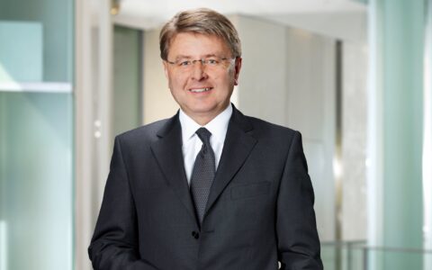 Die HypoVereinsbank sagt dem Kreditkartenbetrug endlich den Kampf an. Hier Vorstandsspecher Dr. Theodor Weimer.
