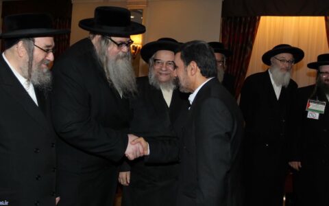 Der iranische Präsident Mahmoud Ahmadinejad bei einem Treffen mit jüdischen Abgesandten in Teheran.