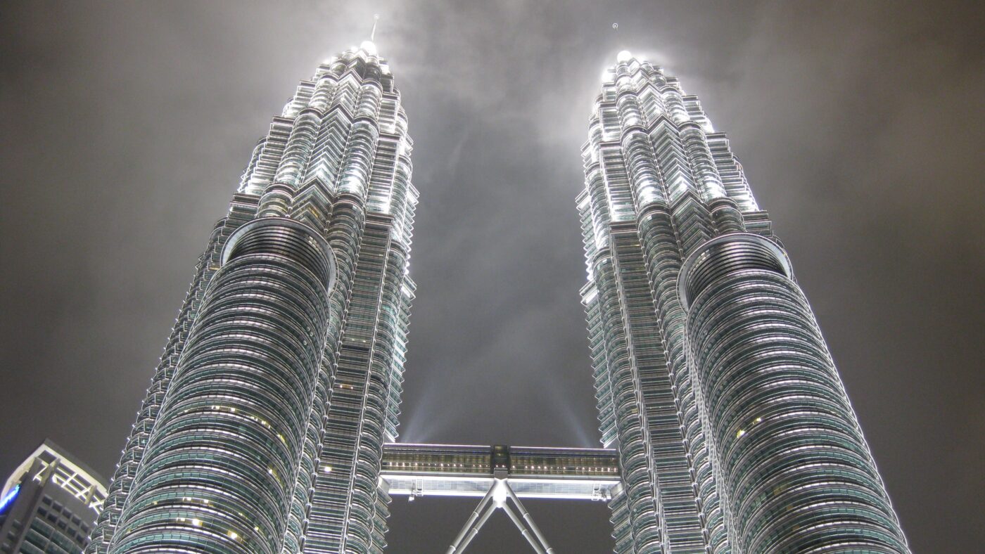 Malaysia gilt in Südost-Asien als Vorreiter des Islamic Banking. Hier die Petrona Towers in Kuala Lumpur - über 400 Meter hoch.