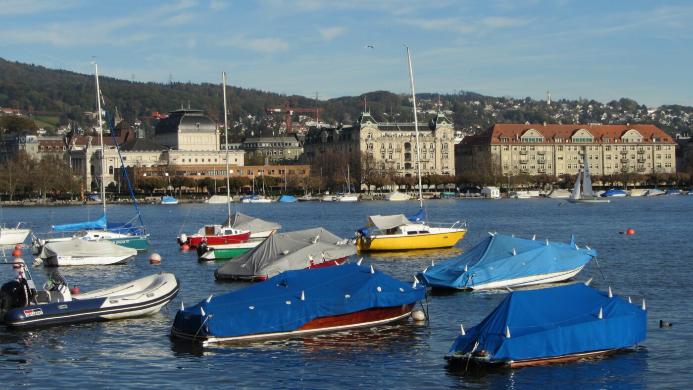 Die Schweiz ist schön. Hier Zürich am Zürichsee.