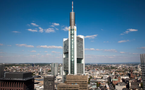 Commerzbank-Zentrale in Frankfurt am Main, Deutschland. Der deutsche Staat griff dem Traditionshaus kräftig in der Krise unter die Arme.