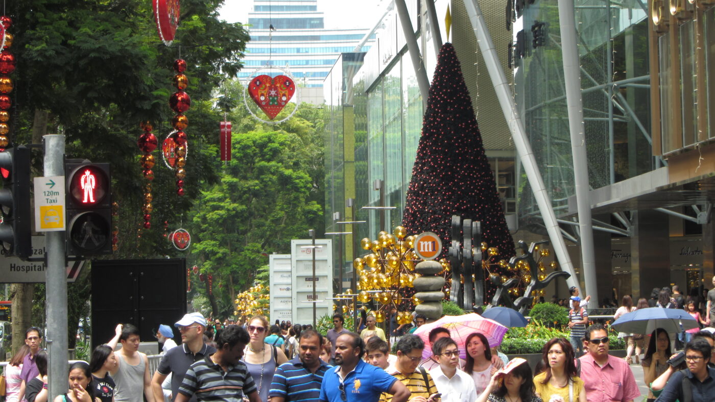 Weihnachten auf der berühmten Orachard Road in Singapur: Von Luxus bis zur billigen Elektronik.