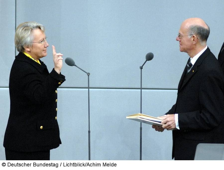 Eidesleistung der Bundesminister Anette Schwan