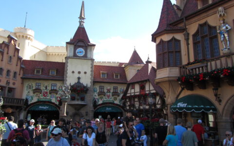 Disney-Parks - ein Spass für Jung und Alt: Unter zehn Stunden am Tag kommt fast keiner wieder raus. Hier der 1982 von Disney eröffnete Epcot Theme Park in Orlando, Florida.