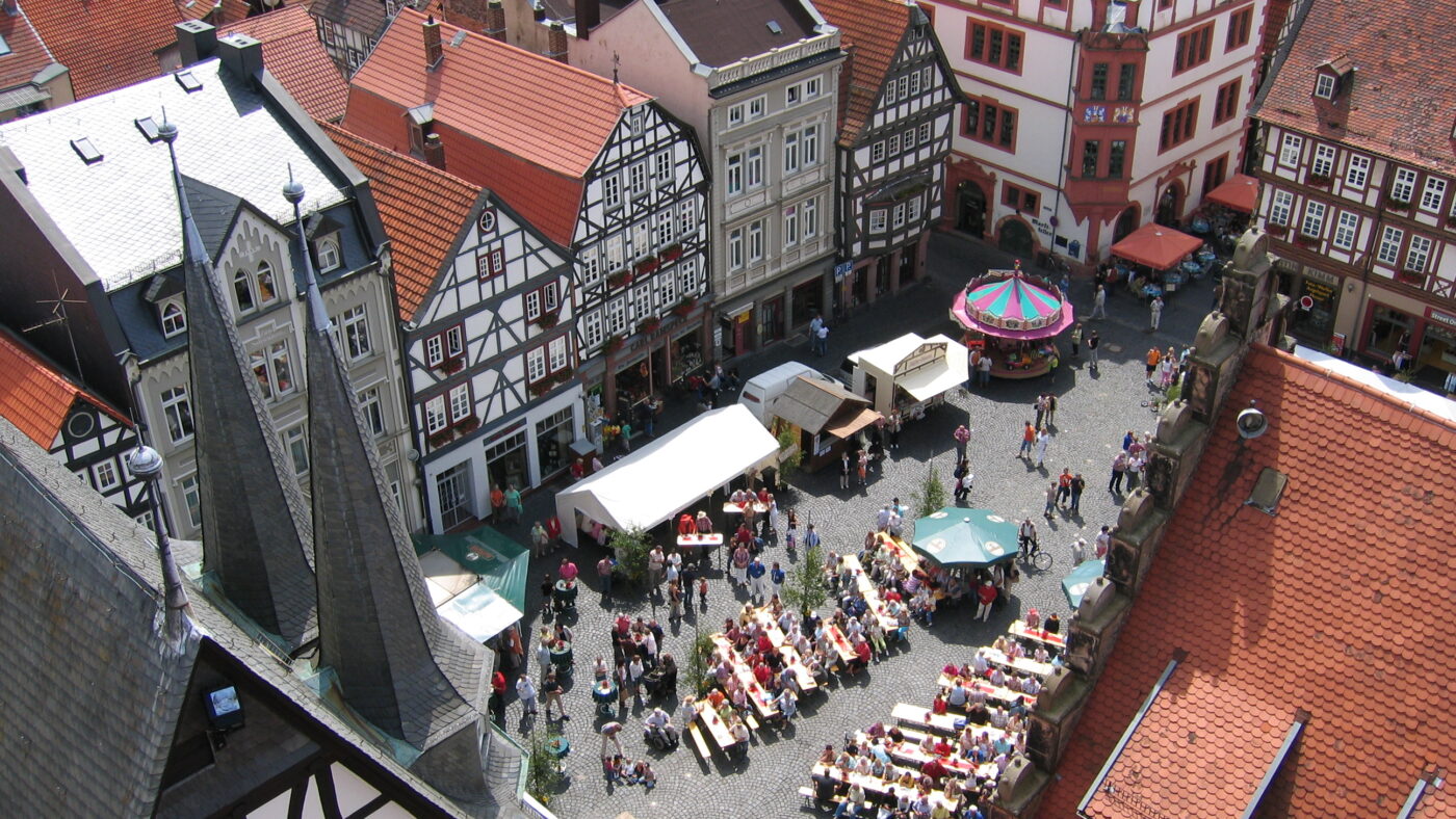 Deutsche sind wesentlich weniger vermögend, als in Europa und weltweit angenommen wird. Hier die mittelalterliche Stadt Alsfeld in Hessen.