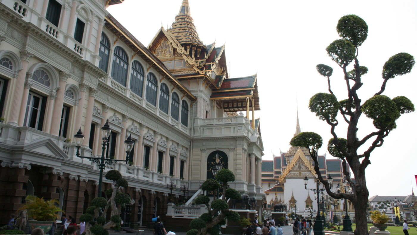 In Thailand ist nicht alles Gold was glänzt. Hier der bei Touristen beliebte alte Königspalast in Bangkok.