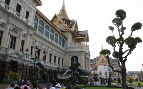 In Thailand ist nicht alles Gold was glänzt. Hier der bei Touristen beliebte alte Königspalast in Bangkok.