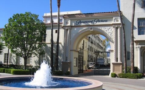 Viacom ist unter anderem der Mutterkonzern des Hollywood-Filmproduzenten Paramount Pictures. Hier die weltberühmte Zentrale in Hollywood in Los Angeles. Das Gelände ist mit Anmeldung auch für Interessierte besuchbar.