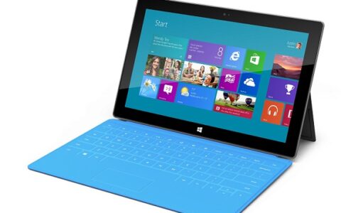 Hotmail wird jetzt Outlook. Immer mehr rufen ihre E-Mails auch von Tablet-PCs - hier das Surface von Microsoft - ab.
